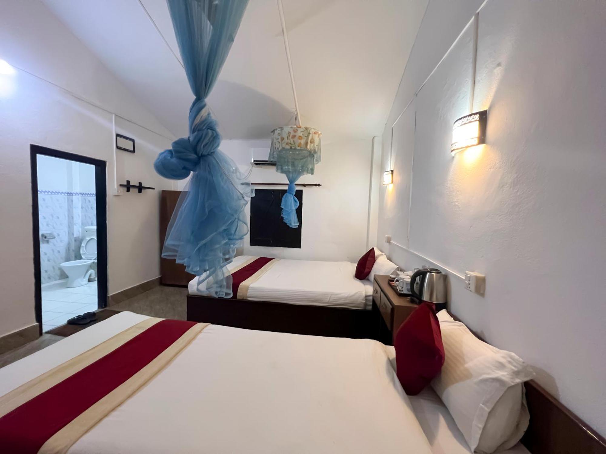 Hotel Ama Garden Sauraha Exterior foto