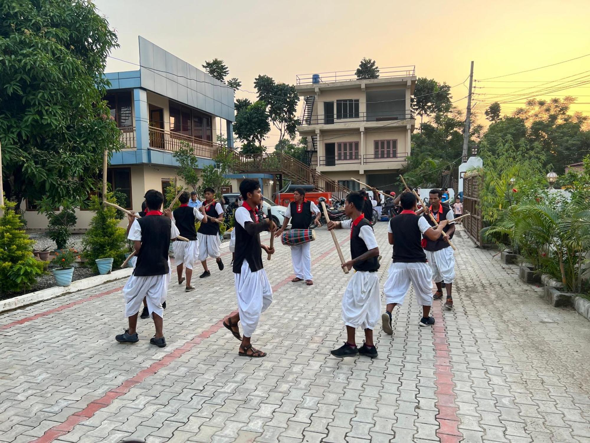 Hotel Ama Garden Sauraha Exterior foto