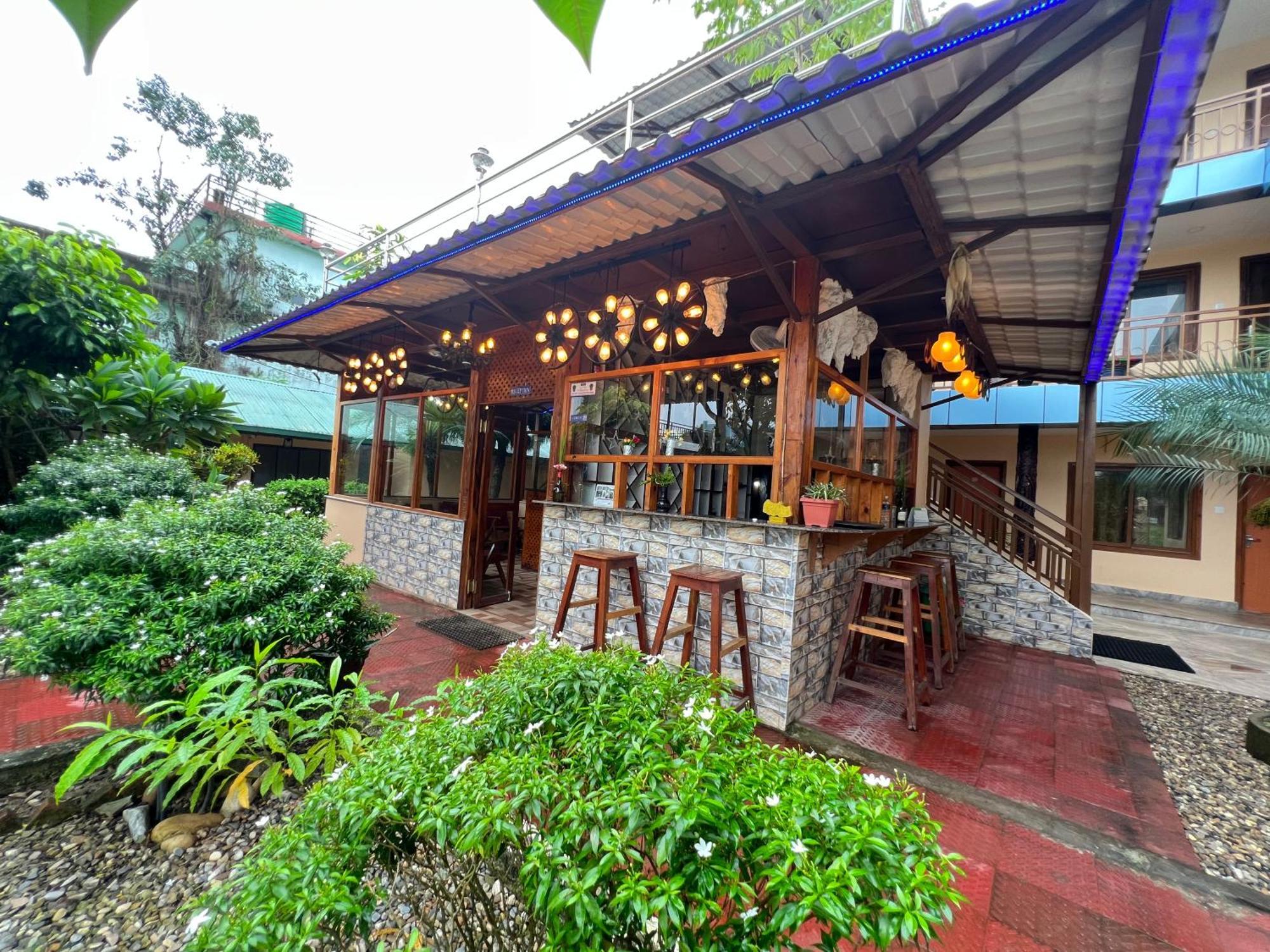 Hotel Ama Garden Sauraha Exterior foto