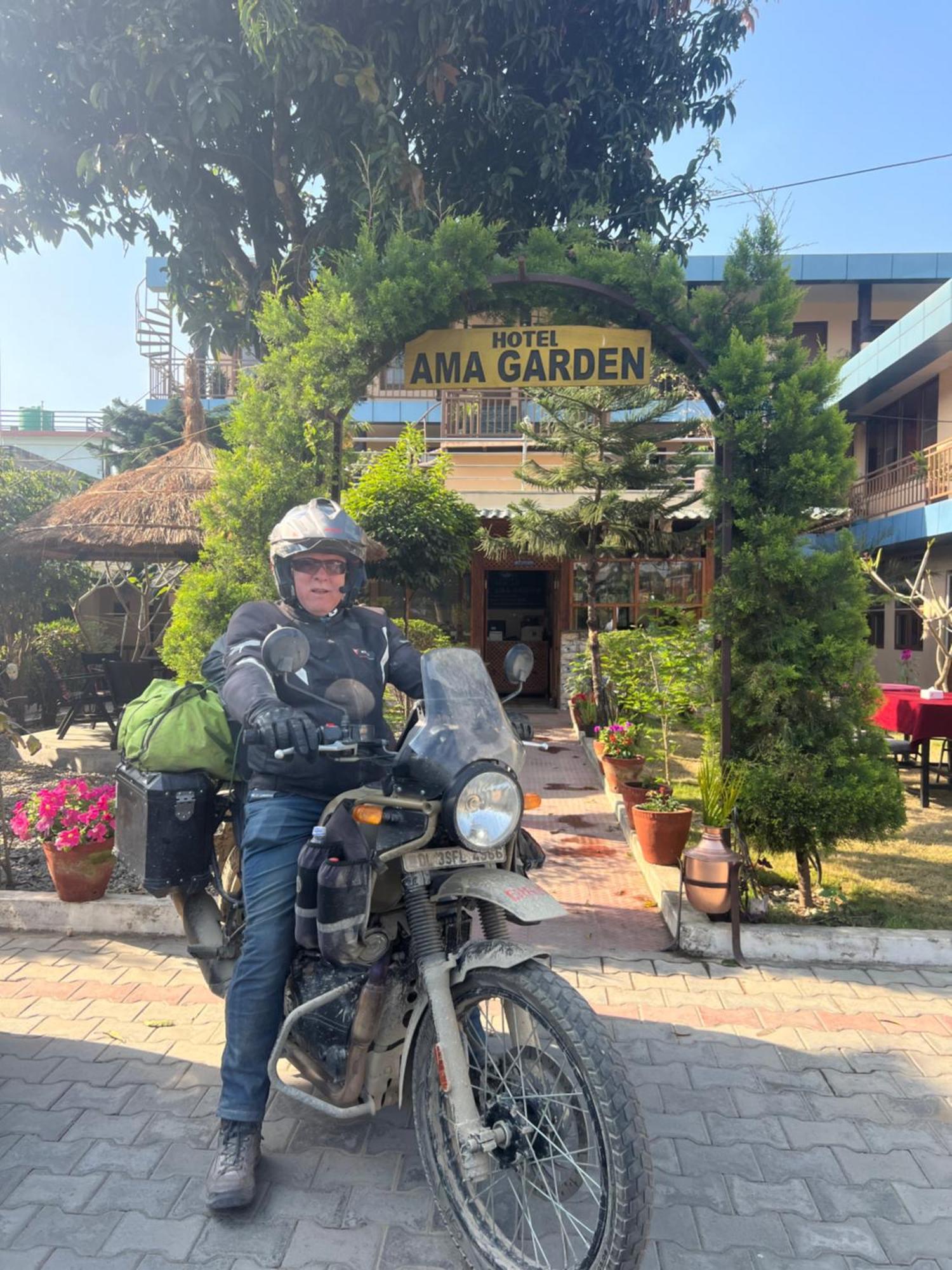 Hotel Ama Garden Sauraha Exterior foto