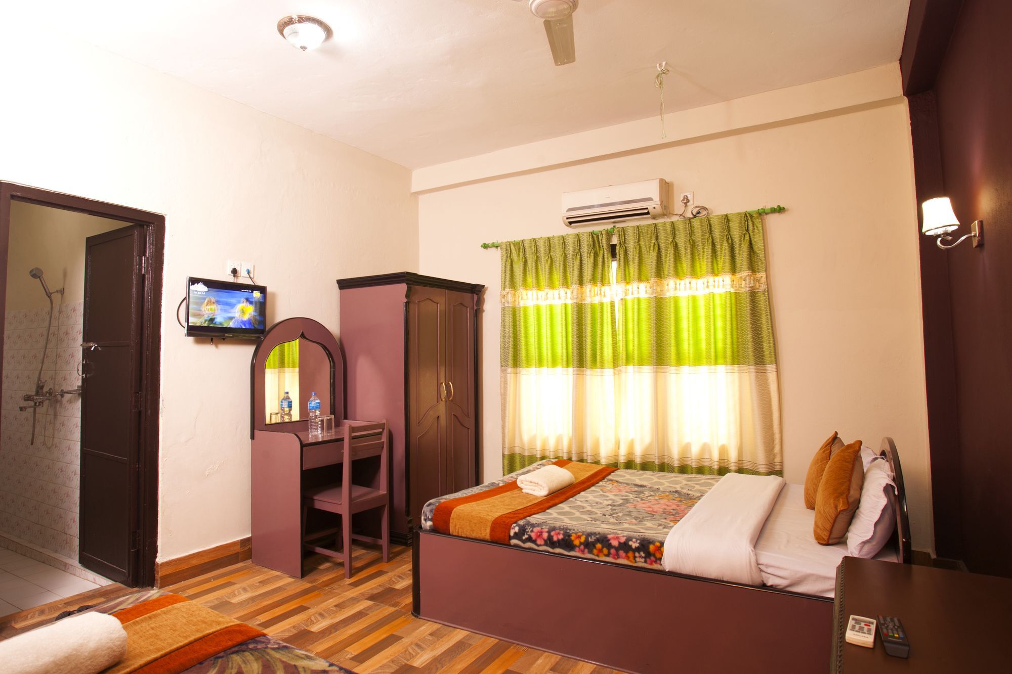 Hotel Ama Garden Sauraha Exterior foto