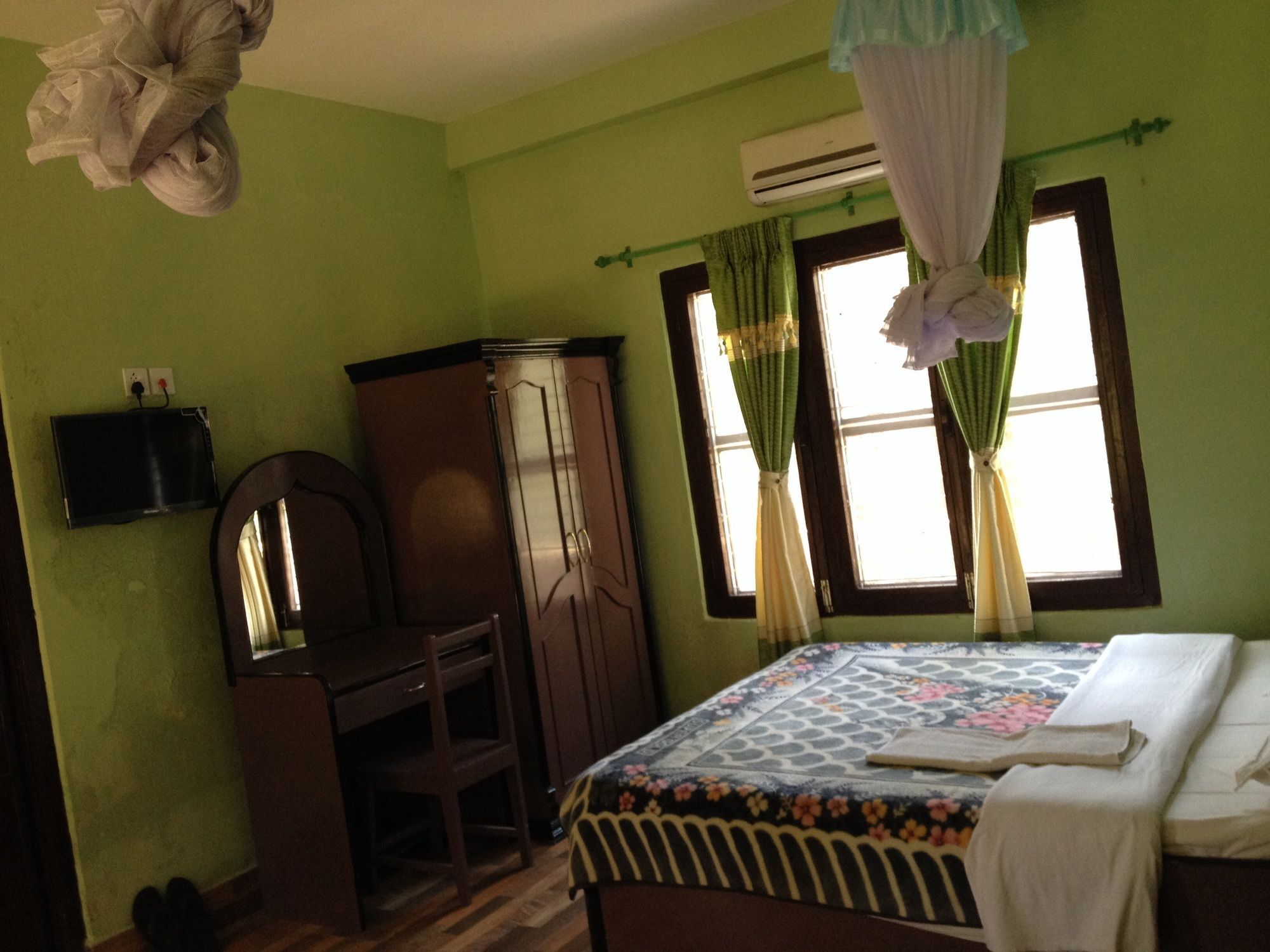 Hotel Ama Garden Sauraha Exterior foto