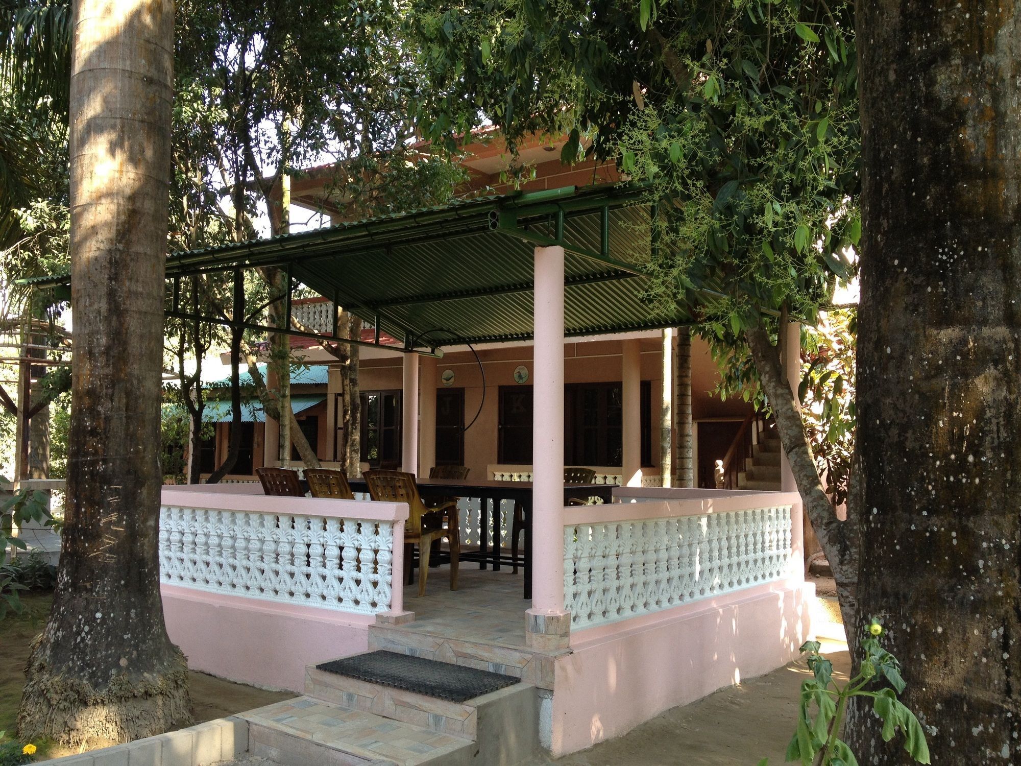 Hotel Ama Garden Sauraha Exterior foto