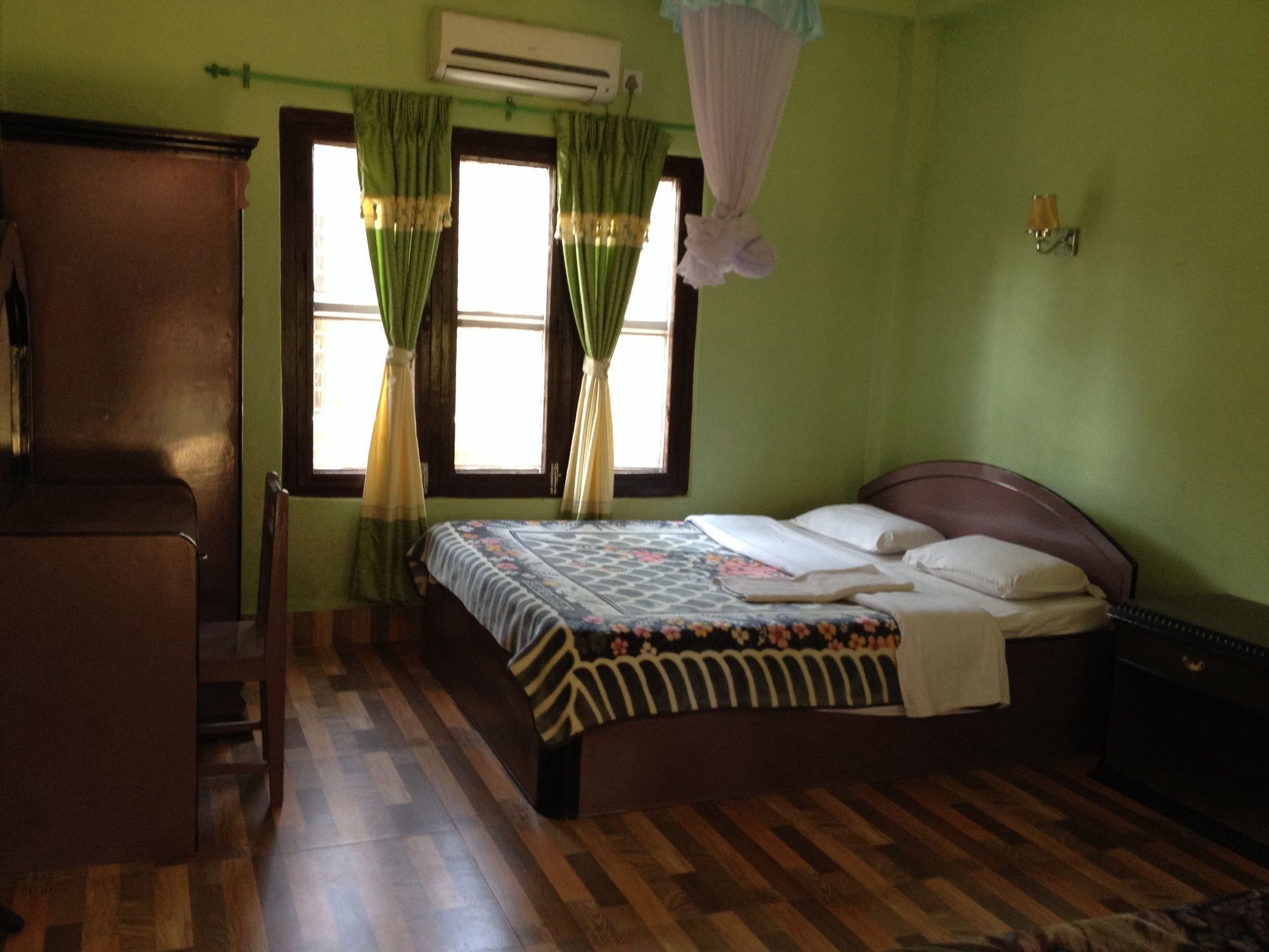 Hotel Ama Garden Sauraha Exterior foto